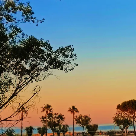 Happy House 2 アパート